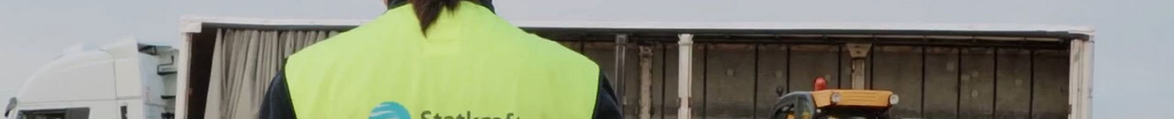 Tecnico Statkraft supervisiona un cantiere